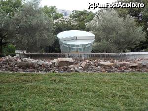 [P23] Hiroshima, Parcul Memorial al Păcii, Memorialul Național al Păcii dedicat Victimelor Bombei Atomice, ceasul, apa și resturile de materiale amintesc de acea zi tragică » foto by mprofeanu
 - 
<span class="allrVoted glyphicon glyphicon-heart hidden" id="av699472"></span>
<a class="m-l-10 hidden" id="sv699472" onclick="voting_Foto_DelVot(,699472,7440)" role="button">șterge vot <span class="glyphicon glyphicon-remove"></span></a>
<a id="v9699472" class=" c-red"  onclick="voting_Foto_SetVot(699472)" role="button"><span class="glyphicon glyphicon-heart-empty"></span> <b>LIKE</b> = Votează poza</a> <img class="hidden"  id="f699472W9" src="/imagini/loader.gif" border="0" /><span class="AjErrMes hidden" id="e699472ErM"></span>