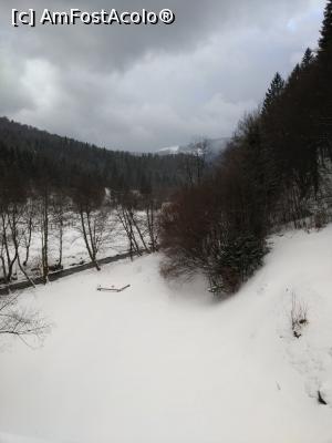 [P06] O vedere din camera Floare de colt in ziua sosirii cu ninsoare si viscol.  » foto by senateo
 - 
<span class="allrVoted glyphicon glyphicon-heart hidden" id="av1157054"></span>
<a class="m-l-10 hidden" id="sv1157054" onclick="voting_Foto_DelVot(,1157054,7492)" role="button">șterge vot <span class="glyphicon glyphicon-remove"></span></a>
<a id="v91157054" class=" c-red"  onclick="voting_Foto_SetVot(1157054)" role="button"><span class="glyphicon glyphicon-heart-empty"></span> <b>LIKE</b> = Votează poza</a> <img class="hidden"  id="f1157054W9" src="/imagini/loader.gif" border="0" /><span class="AjErrMes hidden" id="e1157054ErM"></span>