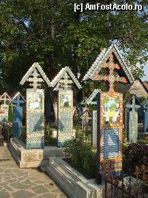[P17] Cimitirul Vesel de la Sapanta !!! » foto by RobertCodescu
 - 
<span class="allrVoted glyphicon glyphicon-heart hidden" id="av195462"></span>
<a class="m-l-10 hidden" id="sv195462" onclick="voting_Foto_DelVot(,195462,7494)" role="button">șterge vot <span class="glyphicon glyphicon-remove"></span></a>
<a id="v9195462" class=" c-red"  onclick="voting_Foto_SetVot(195462)" role="button"><span class="glyphicon glyphicon-heart-empty"></span> <b>LIKE</b> = Votează poza</a> <img class="hidden"  id="f195462W9" src="/imagini/loader.gif" border="0" /><span class="AjErrMes hidden" id="e195462ErM"></span>