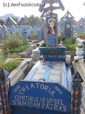 [P02] Săpânța - Cimitirul Vesel. Mormântul lui Stan Ion Pătraș. » foto by iulianic
 - 
<span class="allrVoted glyphicon glyphicon-heart hidden" id="av1352736"></span>
<a class="m-l-10 hidden" id="sv1352736" onclick="voting_Foto_DelVot(,1352736,7494)" role="button">șterge vot <span class="glyphicon glyphicon-remove"></span></a>
<a id="v91352736" class=" c-red"  onclick="voting_Foto_SetVot(1352736)" role="button"><span class="glyphicon glyphicon-heart-empty"></span> <b>LIKE</b> = Votează poza</a> <img class="hidden"  id="f1352736W9" src="/imagini/loader.gif" border="0" /><span class="AjErrMes hidden" id="e1352736ErM"></span>
