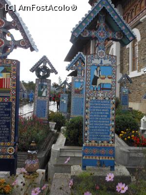 [P27] Săpânța - Cimitirul Vesel. » foto by iulianic
 - 
<span class="allrVoted glyphicon glyphicon-heart hidden" id="av1352761"></span>
<a class="m-l-10 hidden" id="sv1352761" onclick="voting_Foto_DelVot(,1352761,7494)" role="button">șterge vot <span class="glyphicon glyphicon-remove"></span></a>
<a id="v91352761" class=" c-red"  onclick="voting_Foto_SetVot(1352761)" role="button"><span class="glyphicon glyphicon-heart-empty"></span> <b>LIKE</b> = Votează poza</a> <img class="hidden"  id="f1352761W9" src="/imagini/loader.gif" border="0" /><span class="AjErrMes hidden" id="e1352761ErM"></span>