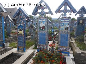 [P06] Săpânța - Cimitirul Vesel. câteva sute de nume și de povești de viață. » foto by iulianic
 - 
<span class="allrVoted glyphicon glyphicon-heart hidden" id="av1352740"></span>
<a class="m-l-10 hidden" id="sv1352740" onclick="voting_Foto_DelVot(,1352740,7494)" role="button">șterge vot <span class="glyphicon glyphicon-remove"></span></a>
<a id="v91352740" class=" c-red"  onclick="voting_Foto_SetVot(1352740)" role="button"><span class="glyphicon glyphicon-heart-empty"></span> <b>LIKE</b> = Votează poza</a> <img class="hidden"  id="f1352740W9" src="/imagini/loader.gif" border="0" /><span class="AjErrMes hidden" id="e1352740ErM"></span>