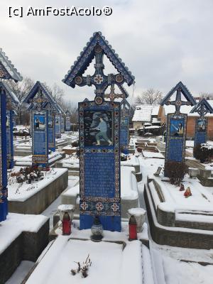 [P48] Cimitirul Vesel de la Săpânță » foto by robert
 - 
<span class="allrVoted glyphicon glyphicon-heart hidden" id="av1217605"></span>
<a class="m-l-10 hidden" id="sv1217605" onclick="voting_Foto_DelVot(,1217605,7494)" role="button">șterge vot <span class="glyphicon glyphicon-remove"></span></a>
<a id="v91217605" class=" c-red"  onclick="voting_Foto_SetVot(1217605)" role="button"><span class="glyphicon glyphicon-heart-empty"></span> <b>LIKE</b> = Votează poza</a> <img class="hidden"  id="f1217605W9" src="/imagini/loader.gif" border="0" /><span class="AjErrMes hidden" id="e1217605ErM"></span>