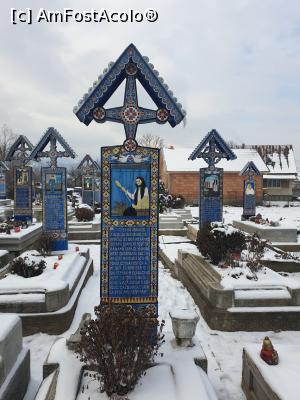 [P50] Cimitirul Vesel de la Săpânță » foto by robert
 - 
<span class="allrVoted glyphicon glyphicon-heart hidden" id="av1217607"></span>
<a class="m-l-10 hidden" id="sv1217607" onclick="voting_Foto_DelVot(,1217607,7494)" role="button">șterge vot <span class="glyphicon glyphicon-remove"></span></a>
<a id="v91217607" class=" c-red"  onclick="voting_Foto_SetVot(1217607)" role="button"><span class="glyphicon glyphicon-heart-empty"></span> <b>LIKE</b> = Votează poza</a> <img class="hidden"  id="f1217607W9" src="/imagini/loader.gif" border="0" /><span class="AjErrMes hidden" id="e1217607ErM"></span>