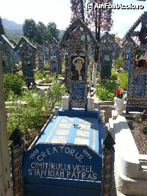 [P06] mormantul creatorului Cimitirului Vesel, Stan Ioan Patras » foto by Dan&Ema
 - 
<span class="allrVoted glyphicon glyphicon-heart hidden" id="av446295"></span>
<a class="m-l-10 hidden" id="sv446295" onclick="voting_Foto_DelVot(,446295,7494)" role="button">șterge vot <span class="glyphicon glyphicon-remove"></span></a>
<a id="v9446295" class=" c-red"  onclick="voting_Foto_SetVot(446295)" role="button"><span class="glyphicon glyphicon-heart-empty"></span> <b>LIKE</b> = Votează poza</a> <img class="hidden"  id="f446295W9" src="/imagini/loader.gif" border="0" /><span class="AjErrMes hidden" id="e446295ErM"></span>