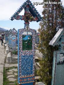 [P13] Cimitirul vesel Sapanta - crucea padurarului. » foto by presario
 - 
<span class="allrVoted glyphicon glyphicon-heart hidden" id="av61903"></span>
<a class="m-l-10 hidden" id="sv61903" onclick="voting_Foto_DelVot(,61903,7494)" role="button">șterge vot <span class="glyphicon glyphicon-remove"></span></a>
<a id="v961903" class=" c-red"  onclick="voting_Foto_SetVot(61903)" role="button"><span class="glyphicon glyphicon-heart-empty"></span> <b>LIKE</b> = Votează poza</a> <img class="hidden"  id="f61903W9" src="/imagini/loader.gif" border="0" /><span class="AjErrMes hidden" id="e61903ErM"></span>