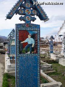 [P16] Cimitirul vesel Sapanta - crucea lu' Toader care se pricepe sa repare orice. » foto by presario
 - 
<span class="allrVoted glyphicon glyphicon-heart hidden" id="av61910"></span>
<a class="m-l-10 hidden" id="sv61910" onclick="voting_Foto_DelVot(,61910,7494)" role="button">șterge vot <span class="glyphicon glyphicon-remove"></span></a>
<a id="v961910" class=" c-red"  onclick="voting_Foto_SetVot(61910)" role="button"><span class="glyphicon glyphicon-heart-empty"></span> <b>LIKE</b> = Votează poza</a> <img class="hidden"  id="f61910W9" src="/imagini/loader.gif" border="0" /><span class="AjErrMes hidden" id="e61910ErM"></span>