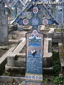 [P07] Cimitirul vesel Sapanta - crucea babei lu' mosu Ilie. » foto by presario
 - 
<span class="allrVoted glyphicon glyphicon-heart hidden" id="av61896"></span>
<a class="m-l-10 hidden" id="sv61896" onclick="voting_Foto_DelVot(,61896,7494)" role="button">șterge vot <span class="glyphicon glyphicon-remove"></span></a>
<a id="v961896" class=" c-red"  onclick="voting_Foto_SetVot(61896)" role="button"><span class="glyphicon glyphicon-heart-empty"></span> <b>LIKE</b> = Votează poza</a> <img class="hidden"  id="f61896W9" src="/imagini/loader.gif" border="0" /><span class="AjErrMes hidden" id="e61896ErM"></span>