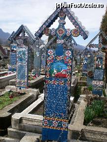 [P09] Cimitirul vesel Sapanta - crucea unei femei calcate de motor. » foto by presario
 - 
<span class="allrVoted glyphicon glyphicon-heart hidden" id="av61898"></span>
<a class="m-l-10 hidden" id="sv61898" onclick="voting_Foto_DelVot(,61898,7494)" role="button">șterge vot <span class="glyphicon glyphicon-remove"></span></a>
<a id="v961898" class=" c-red"  onclick="voting_Foto_SetVot(61898)" role="button"><span class="glyphicon glyphicon-heart-empty"></span> <b>LIKE</b> = Votează poza</a> <img class="hidden"  id="f61898W9" src="/imagini/loader.gif" border="0" /><span class="AjErrMes hidden" id="e61898ErM"></span>