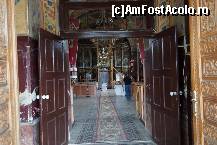 [P21] Interiorul bisericii. Se vede vopseaua scorojită și icoanele acoperite. Dar se lucrează.  » foto by Utube
 - 
<span class="allrVoted glyphicon glyphicon-heart hidden" id="av381580"></span>
<a class="m-l-10 hidden" id="sv381580" onclick="voting_Foto_DelVot(,381580,7494)" role="button">șterge vot <span class="glyphicon glyphicon-remove"></span></a>
<a id="v9381580" class=" c-red"  onclick="voting_Foto_SetVot(381580)" role="button"><span class="glyphicon glyphicon-heart-empty"></span> <b>LIKE</b> = Votează poza</a> <img class="hidden"  id="f381580W9" src="/imagini/loader.gif" border="0" /><span class="AjErrMes hidden" id="e381580ErM"></span>