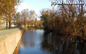 [P13] De langa palat pornesc canale bine intretinute si destul de lungi. In fundal este gara Bruhl. Deci cine vine cu trenul nu are mult de mers » foto by Radu Tudoran
 - 
<span class="allrVoted glyphicon glyphicon-heart hidden" id="av699731"></span>
<a class="m-l-10 hidden" id="sv699731" onclick="voting_Foto_DelVot(,699731,7498)" role="button">șterge vot <span class="glyphicon glyphicon-remove"></span></a>
<a id="v9699731" class=" c-red"  onclick="voting_Foto_SetVot(699731)" role="button"><span class="glyphicon glyphicon-heart-empty"></span> <b>LIKE</b> = Votează poza</a> <img class="hidden"  id="f699731W9" src="/imagini/loader.gif" border="0" /><span class="AjErrMes hidden" id="e699731ErM"></span>