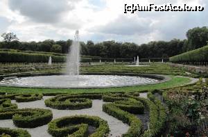 [P04] O broderie vegetala realizata in gradina din fata castelului (imaginea este de la prima mea vizita, caci bazinele sunt pline cu apa)  » foto by Radu Tudoran
 - 
<span class="allrVoted glyphicon glyphicon-heart hidden" id="av699722"></span>
<a class="m-l-10 hidden" id="sv699722" onclick="voting_Foto_DelVot(,699722,7498)" role="button">șterge vot <span class="glyphicon glyphicon-remove"></span></a>
<a id="v9699722" class=" c-red"  onclick="voting_Foto_SetVot(699722)" role="button"><span class="glyphicon glyphicon-heart-empty"></span> <b>LIKE</b> = Votează poza</a> <img class="hidden"  id="f699722W9" src="/imagini/loader.gif" border="0" /><span class="AjErrMes hidden" id="e699722ErM"></span>