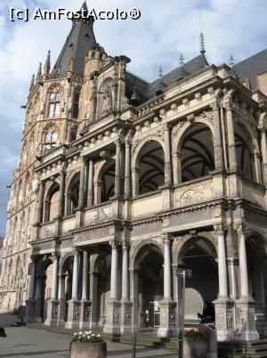 [P03] Primaria din Koln. In prim-plan este logia dubla renascentista » foto by Radu Tudoran
 - 
<span class="allrVoted glyphicon glyphicon-heart hidden" id="av867374"></span>
<a class="m-l-10 hidden" id="sv867374" onclick="voting_Foto_DelVot(,867374,7498)" role="button">șterge vot <span class="glyphicon glyphicon-remove"></span></a>
<a id="v9867374" class=" c-red"  onclick="voting_Foto_SetVot(867374)" role="button"><span class="glyphicon glyphicon-heart-empty"></span> <b>LIKE</b> = Votează poza</a> <img class="hidden"  id="f867374W9" src="/imagini/loader.gif" border="0" /><span class="AjErrMes hidden" id="e867374ErM"></span>