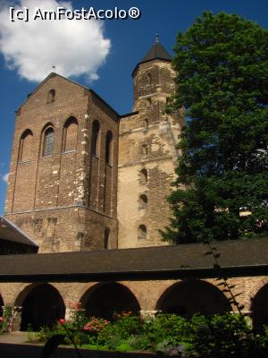 [P08] Biserica Santa Maria in Capitol este greu de surprins in obiectivul foto, fiind asediata de o multime de cladiri. Am reusit o poza doar din curtea interioara » foto by Radu Tudoran
 - 
<span class="allrVoted glyphicon glyphicon-heart hidden" id="av867379"></span>
<a class="m-l-10 hidden" id="sv867379" onclick="voting_Foto_DelVot(,867379,7498)" role="button">șterge vot <span class="glyphicon glyphicon-remove"></span></a>
<a id="v9867379" class=" c-red"  onclick="voting_Foto_SetVot(867379)" role="button"><span class="glyphicon glyphicon-heart-empty"></span> <b>LIKE</b> = Votează poza</a> <img class="hidden"  id="f867379W9" src="/imagini/loader.gif" border="0" /><span class="AjErrMes hidden" id="e867379ErM"></span>