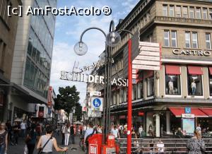 [P09] Schildergasse, o artera pietonala comerciala, in permanenta aglomerata. Un excelent loc pentru cumparaturi.  » foto by Radu Tudoran
 - 
<span class="allrVoted glyphicon glyphicon-heart hidden" id="av867380"></span>
<a class="m-l-10 hidden" id="sv867380" onclick="voting_Foto_DelVot(,867380,7498)" role="button">șterge vot <span class="glyphicon glyphicon-remove"></span></a>
<a id="v9867380" class=" c-red"  onclick="voting_Foto_SetVot(867380)" role="button"><span class="glyphicon glyphicon-heart-empty"></span> <b>LIKE</b> = Votează poza</a> <img class="hidden"  id="f867380W9" src="/imagini/loader.gif" border="0" /><span class="AjErrMes hidden" id="e867380ErM"></span>