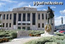 [P39] Gara maritimă din Trieste, având în faţă Monumentul ridicat în mmoria marinarilor dispăruţi pe mare » foto by Costi
 - 
<span class="allrVoted glyphicon glyphicon-heart hidden" id="av138510"></span>
<a class="m-l-10 hidden" id="sv138510" onclick="voting_Foto_DelVot(,138510,7511)" role="button">șterge vot <span class="glyphicon glyphicon-remove"></span></a>
<a id="v9138510" class=" c-red"  onclick="voting_Foto_SetVot(138510)" role="button"><span class="glyphicon glyphicon-heart-empty"></span> <b>LIKE</b> = Votează poza</a> <img class="hidden"  id="f138510W9" src="/imagini/loader.gif" border="0" /><span class="AjErrMes hidden" id="e138510ErM"></span>