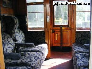 [P07] Buckfastleigh - compartimentul de clasa I. Se vede ușa care dă direct pe peron și cureaua care deschide/închide geamul.  » foto by makuy*
 - 
<span class="allrVoted glyphicon glyphicon-heart hidden" id="av494225"></span>
<a class="m-l-10 hidden" id="sv494225" onclick="voting_Foto_DelVot(,494225,7515)" role="button">șterge vot <span class="glyphicon glyphicon-remove"></span></a>
<a id="v9494225" class=" c-red"  onclick="voting_Foto_SetVot(494225)" role="button"><span class="glyphicon glyphicon-heart-empty"></span> <b>LIKE</b> = Votează poza</a> <img class="hidden"  id="f494225W9" src="/imagini/loader.gif" border="0" /><span class="AjErrMes hidden" id="e494225ErM"></span>