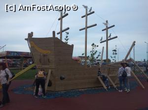 [P32] Ambarcațiune pentru copii lângă portul Mangalia » foto by Mioritik
 - 
<span class="allrVoted glyphicon glyphicon-heart hidden" id="av1231459"></span>
<a class="m-l-10 hidden" id="sv1231459" onclick="voting_Foto_DelVot(,1231459,7516)" role="button">șterge vot <span class="glyphicon glyphicon-remove"></span></a>
<a id="v91231459" class=" c-red"  onclick="voting_Foto_SetVot(1231459)" role="button"><span class="glyphicon glyphicon-heart-empty"></span> <b>LIKE</b> = Votează poza</a> <img class="hidden"  id="f1231459W9" src="/imagini/loader.gif" border="0" /><span class="AjErrMes hidden" id="e1231459ErM"></span>