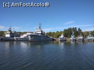 [P52] Ambarcațiuni militare, Limanu, la stânga e navă prezidențială între 2 nave militare mari. » foto by Mioritik
 - 
<span class="allrVoted glyphicon glyphicon-heart hidden" id="av1231957"></span>
<a class="m-l-10 hidden" id="sv1231957" onclick="voting_Foto_DelVot(,1231957,7516)" role="button">șterge vot <span class="glyphicon glyphicon-remove"></span></a>
<a id="v91231957" class=" c-red"  onclick="voting_Foto_SetVot(1231957)" role="button"><span class="glyphicon glyphicon-heart-empty"></span> <b>LIKE</b> = Votează poza</a> <img class="hidden"  id="f1231957W9" src="/imagini/loader.gif" border="0" /><span class="AjErrMes hidden" id="e1231957ErM"></span>