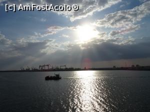 [P13] Vas cu turiști în rada portului Mangalia.  » foto by tata123 🔱
 - 
<span class="allrVoted glyphicon glyphicon-heart hidden" id="av1009021"></span>
<a class="m-l-10 hidden" id="sv1009021" onclick="voting_Foto_DelVot(,1009021,7516)" role="button">șterge vot <span class="glyphicon glyphicon-remove"></span></a>
<a id="v91009021" class=" c-red"  onclick="voting_Foto_SetVot(1009021)" role="button"><span class="glyphicon glyphicon-heart-empty"></span> <b>LIKE</b> = Votează poza</a> <img class="hidden"  id="f1009021W9" src="/imagini/loader.gif" border="0" /><span class="AjErrMes hidden" id="e1009021ErM"></span>