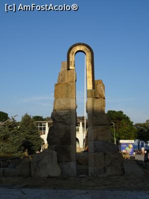 [P21] Monumentul Eroilor (Poarta Luminii) - Mangalia.  » foto by tata123 🔱
 - 
<span class="allrVoted glyphicon glyphicon-heart hidden" id="av1009029"></span>
<a class="m-l-10 hidden" id="sv1009029" onclick="voting_Foto_DelVot(,1009029,7516)" role="button">șterge vot <span class="glyphicon glyphicon-remove"></span></a>
<a id="v91009029" class=" c-red"  onclick="voting_Foto_SetVot(1009029)" role="button"><span class="glyphicon glyphicon-heart-empty"></span> <b>LIKE</b> = Votează poza</a> <img class="hidden"  id="f1009029W9" src="/imagini/loader.gif" border="0" /><span class="AjErrMes hidden" id="e1009029ErM"></span>