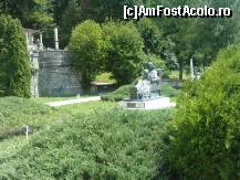 [P05] Castelul Peles - latura de est. Statuia reginei Elisabeta brodand.  » foto by essib*
 - 
<span class="allrVoted glyphicon glyphicon-heart hidden" id="av338657"></span>
<a class="m-l-10 hidden" id="sv338657" onclick="voting_Foto_DelVot(,338657,7548)" role="button">șterge vot <span class="glyphicon glyphicon-remove"></span></a>
<a id="v9338657" class=" c-red"  onclick="voting_Foto_SetVot(338657)" role="button"><span class="glyphicon glyphicon-heart-empty"></span> <b>LIKE</b> = Votează poza</a> <img class="hidden"  id="f338657W9" src="/imagini/loader.gif" border="0" /><span class="AjErrMes hidden" id="e338657ErM"></span>