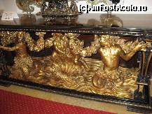 [P13] Impresionanta piesa de mobilier expusa pe holurile Castelului Peles » foto by vlado2
 - 
<span class="allrVoted glyphicon glyphicon-heart hidden" id="av456734"></span>
<a class="m-l-10 hidden" id="sv456734" onclick="voting_Foto_DelVot(,456734,7548)" role="button">șterge vot <span class="glyphicon glyphicon-remove"></span></a>
<a id="v9456734" class=" c-red"  onclick="voting_Foto_SetVot(456734)" role="button"><span class="glyphicon glyphicon-heart-empty"></span> <b>LIKE</b> = Votează poza</a> <img class="hidden"  id="f456734W9" src="/imagini/loader.gif" border="0" /><span class="AjErrMes hidden" id="e456734ErM"></span>