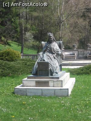 [P07] statuia reginei Elisabeta » foto by zlatna
 - 
<span class="allrVoted glyphicon glyphicon-heart hidden" id="av786497"></span>
<a class="m-l-10 hidden" id="sv786497" onclick="voting_Foto_DelVot(,786497,7548)" role="button">șterge vot <span class="glyphicon glyphicon-remove"></span></a>
<a id="v9786497" class=" c-red"  onclick="voting_Foto_SetVot(786497)" role="button"><span class="glyphicon glyphicon-heart-empty"></span> <b>LIKE</b> = Votează poza</a> <img class="hidden"  id="f786497W9" src="/imagini/loader.gif" border="0" /><span class="AjErrMes hidden" id="e786497ErM"></span>