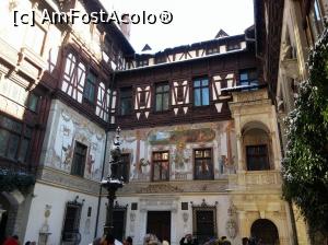 [P03] Castelul Peleș - curtea interioară » foto by Lale
 - 
<span class="allrVoted glyphicon glyphicon-heart hidden" id="av816882"></span>
<a class="m-l-10 hidden" id="sv816882" onclick="voting_Foto_DelVot(,816882,7548)" role="button">șterge vot <span class="glyphicon glyphicon-remove"></span></a>
<a id="v9816882" class=" c-red"  onclick="voting_Foto_SetVot(816882)" role="button"><span class="glyphicon glyphicon-heart-empty"></span> <b>LIKE</b> = Votează poza</a> <img class="hidden"  id="f816882W9" src="/imagini/loader.gif" border="0" /><span class="AjErrMes hidden" id="e816882ErM"></span>