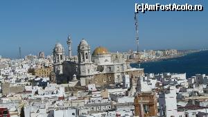 [P06] Catedrala din Cadiz, pe care n-am reusit să o vedem si pe interior. Scuzaţi poza 'dezechilibrată', dar v-am spus că eram cu gândul la mâncare :))  » foto by iuliaen
 - 
<span class="allrVoted glyphicon glyphicon-heart hidden" id="av551982"></span>
<a class="m-l-10 hidden" id="sv551982" onclick="voting_Foto_DelVot(,551982,7560)" role="button">șterge vot <span class="glyphicon glyphicon-remove"></span></a>
<a id="v9551982" class=" c-red"  onclick="voting_Foto_SetVot(551982)" role="button"><span class="glyphicon glyphicon-heart-empty"></span> <b>LIKE</b> = Votează poza</a> <img class="hidden"  id="f551982W9" src="/imagini/loader.gif" border="0" /><span class="AjErrMes hidden" id="e551982ErM"></span>