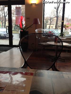 [P04] Interiorul cafenelei. Vedere spre bd-ul Republicii.  » foto by bartaiomu
 - 
<span class="allrVoted glyphicon glyphicon-heart hidden" id="av599647"></span>
<a class="m-l-10 hidden" id="sv599647" onclick="voting_Foto_DelVot(,599647,7574)" role="button">șterge vot <span class="glyphicon glyphicon-remove"></span></a>
<a id="v9599647" class=" c-red"  onclick="voting_Foto_SetVot(599647)" role="button"><span class="glyphicon glyphicon-heart-empty"></span> <b>LIKE</b> = Votează poza</a> <img class="hidden"  id="f599647W9" src="/imagini/loader.gif" border="0" /><span class="AjErrMes hidden" id="e599647ErM"></span>