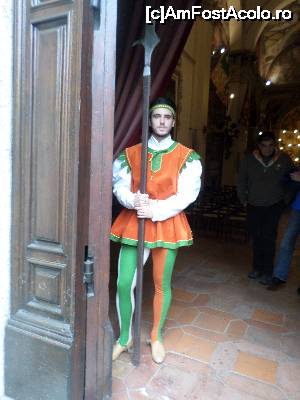 [P10] La intrarea in biserica si ansamblul administrativ al contradei in costum specific ne asteapta pajul de serviciu » foto by amero
 - 
<span class="allrVoted glyphicon glyphicon-heart hidden" id="av690414"></span>
<a class="m-l-10 hidden" id="sv690414" onclick="voting_Foto_DelVot(,690414,7576)" role="button">șterge vot <span class="glyphicon glyphicon-remove"></span></a>
<a id="v9690414" class=" c-red"  onclick="voting_Foto_SetVot(690414)" role="button"><span class="glyphicon glyphicon-heart-empty"></span> <b>LIKE</b> = Votează poza</a> <img class="hidden"  id="f690414W9" src="/imagini/loader.gif" border="0" /><span class="AjErrMes hidden" id="e690414ErM"></span>