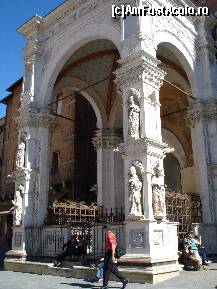 [P20] Siena - Intrarea in Palazzo Publico » foto by Diaura*
 - 
<span class="allrVoted glyphicon glyphicon-heart hidden" id="av141267"></span>
<a class="m-l-10 hidden" id="sv141267" onclick="voting_Foto_DelVot(,141267,7576)" role="button">șterge vot <span class="glyphicon glyphicon-remove"></span></a>
<a id="v9141267" class=" c-red"  onclick="voting_Foto_SetVot(141267)" role="button"><span class="glyphicon glyphicon-heart-empty"></span> <b>LIKE</b> = Votează poza</a> <img class="hidden"  id="f141267W9" src="/imagini/loader.gif" border="0" /><span class="AjErrMes hidden" id="e141267ErM"></span>