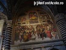 [P12] Siena-Catedrala St.Maria sau  Domul din Siena - fresca pe peretele din dreapta » foto by Diaura*
 - 
<span class="allrVoted glyphicon glyphicon-heart hidden" id="av143005"></span>
<a class="m-l-10 hidden" id="sv143005" onclick="voting_Foto_DelVot(,143005,7576)" role="button">șterge vot <span class="glyphicon glyphicon-remove"></span></a>
<a id="v9143005" class=" c-red"  onclick="voting_Foto_SetVot(143005)" role="button"><span class="glyphicon glyphicon-heart-empty"></span> <b>LIKE</b> = Votează poza</a> <img class="hidden"  id="f143005W9" src="/imagini/loader.gif" border="0" /><span class="AjErrMes hidden" id="e143005ErM"></span>