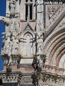 [P05] Siena-Catedrala St.Maria sau  Domul din Siena - partea de sus a fatadei cu statuile filozofilor si apostolilor » foto by Diaura*
 - 
<span class="allrVoted glyphicon glyphicon-heart hidden" id="av142998"></span>
<a class="m-l-10 hidden" id="sv142998" onclick="voting_Foto_DelVot(,142998,7576)" role="button">șterge vot <span class="glyphicon glyphicon-remove"></span></a>
<a id="v9142998" class=" c-red"  onclick="voting_Foto_SetVot(142998)" role="button"><span class="glyphicon glyphicon-heart-empty"></span> <b>LIKE</b> = Votează poza</a> <img class="hidden"  id="f142998W9" src="/imagini/loader.gif" border="0" /><span class="AjErrMes hidden" id="e142998ErM"></span>