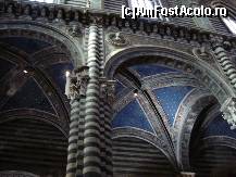 [P07] Siena-Catedrala St.Maria sau  Domul din Siena coloane din marmura alba si neagra » foto by Diaura*
 - 
<span class="allrVoted glyphicon glyphicon-heart hidden" id="av143000"></span>
<a class="m-l-10 hidden" id="sv143000" onclick="voting_Foto_DelVot(,143000,7576)" role="button">șterge vot <span class="glyphicon glyphicon-remove"></span></a>
<a id="v9143000" class=" c-red"  onclick="voting_Foto_SetVot(143000)" role="button"><span class="glyphicon glyphicon-heart-empty"></span> <b>LIKE</b> = Votează poza</a> <img class="hidden"  id="f143000W9" src="/imagini/loader.gif" border="0" /><span class="AjErrMes hidden" id="e143000ErM"></span>