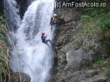 [P22] Cand fetele si-au dorit coborarea pe casacada au fost asistate (instructorul e cu casca alba) » foto by Delight
 - 
<span class="allrVoted glyphicon glyphicon-heart hidden" id="av141618"></span>
<a class="m-l-10 hidden" id="sv141618" onclick="voting_Foto_DelVot(,141618,7579)" role="button">șterge vot <span class="glyphicon glyphicon-remove"></span></a>
<a id="v9141618" class=" c-red"  onclick="voting_Foto_SetVot(141618)" role="button"><span class="glyphicon glyphicon-heart-empty"></span> <b>LIKE</b> = Votează poza</a> <img class="hidden"  id="f141618W9" src="/imagini/loader.gif" border="0" /><span class="AjErrMes hidden" id="e141618ErM"></span>