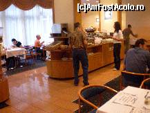 [P19] Hotel Carlton Budapesta - in salonul de mic dejun. » foto by presario
 - 
<span class="allrVoted glyphicon glyphicon-heart hidden" id="av142348"></span>
<a class="m-l-10 hidden" id="sv142348" onclick="voting_Foto_DelVot(,142348,7594)" role="button">șterge vot <span class="glyphicon glyphicon-remove"></span></a>
<a id="v9142348" class=" c-red"  onclick="voting_Foto_SetVot(142348)" role="button"><span class="glyphicon glyphicon-heart-empty"></span> <b>LIKE</b> = Votează poza</a> <img class="hidden"  id="f142348W9" src="/imagini/loader.gif" border="0" /><span class="AjErrMes hidden" id="e142348ErM"></span>