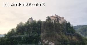 [P01] Povestea Cetatii Hohenwerfen a inceput in anul 1075, cand arhiepiscopul Gebhard de Salzburg a decis sa construiasca un bastion strategic pe o stanca de 155 de metri inaltime.

Cetatea era menita sa asigure traseul peste Alpii de Est, de-a lungul raului Salzach impotriva fortelor regelui Henric al IV-lea al Germaniei, in timpul Controversei de investitii imperiale.

De-a lungul secolelor, Cetatea Hohenwerfen a suferit mai multe modificari pentru a se adapta vremurilor si circumstantelor in schimbare. » foto by geani anto
 - 
<span class="allrVoted glyphicon glyphicon-heart hidden" id="av1416962"></span>
<a class="m-l-10 hidden" id="sv1416962" onclick="voting_Foto_DelVot(,1416962,7598)" role="button">șterge vot <span class="glyphicon glyphicon-remove"></span></a>
<a id="v91416962" class=" c-red"  onclick="voting_Foto_SetVot(1416962)" role="button"><span class="glyphicon glyphicon-heart-empty"></span> <b>LIKE</b> = Votează poza</a> <img class="hidden"  id="f1416962W9" src="/imagini/loader.gif" border="0" /><span class="AjErrMes hidden" id="e1416962ErM"></span>