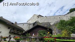 [P02] In secolul al XVI-lea, fermierii si minerii au dat foc si au deteriorat grav castelul. Cu toate acestea, asediul a esuat si cetatea a supravietuit. Arhiepiscopul de la acea vreme a obligat fermierii sa lucreze la reconstructia cetatii, aducand si o imbunatatire a apararii acesteia.

Ani mai tarziu, s-au facut mai multe adaptari la Hohenwerfen, in special in timpul razboiului de 30 de ani. » foto by geani anto
 - 
<span class="allrVoted glyphicon glyphicon-heart hidden" id="av1416963"></span>
<a class="m-l-10 hidden" id="sv1416963" onclick="voting_Foto_DelVot(,1416963,7598)" role="button">șterge vot <span class="glyphicon glyphicon-remove"></span></a>
<a id="v91416963" class=" c-red"  onclick="voting_Foto_SetVot(1416963)" role="button"><span class="glyphicon glyphicon-heart-empty"></span> <b>LIKE</b> = Votează poza</a> <img class="hidden"  id="f1416963W9" src="/imagini/loader.gif" border="0" /><span class="AjErrMes hidden" id="e1416963ErM"></span>