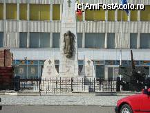 [P15] in centrul orasului monument inchinat eroilor neamului » foto by Sanziana
 - 
<span class="allrVoted glyphicon glyphicon-heart hidden" id="av70212"></span>
<a class="m-l-10 hidden" id="sv70212" onclick="voting_Foto_DelVot(,70212,7619)" role="button">șterge vot <span class="glyphicon glyphicon-remove"></span></a>
<a id="v970212" class=" c-red"  onclick="voting_Foto_SetVot(70212)" role="button"><span class="glyphicon glyphicon-heart-empty"></span> <b>LIKE</b> = Votează poza</a> <img class="hidden"  id="f70212W9" src="/imagini/loader.gif" border="0" /><span class="AjErrMes hidden" id="e70212ErM"></span>