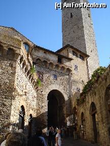[P11] San Gimignano sau  Manhattan-ul medieval - un castel cu turnul aferent » foto by Diaura*
 - 
<span class="allrVoted glyphicon glyphicon-heart hidden" id="av143995"></span>
<a class="m-l-10 hidden" id="sv143995" onclick="voting_Foto_DelVot(,143995,7623)" role="button">șterge vot <span class="glyphicon glyphicon-remove"></span></a>
<a id="v9143995" class=" c-red"  onclick="voting_Foto_SetVot(143995)" role="button"><span class="glyphicon glyphicon-heart-empty"></span> <b>LIKE</b> = Votează poza</a> <img class="hidden"  id="f143995W9" src="/imagini/loader.gif" border="0" /><span class="AjErrMes hidden" id="e143995ErM"></span>