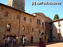 [P19] San Gimignano sau  Manhattan-ul medieval,  in curtea Palazzo Comunale  (palazzo del Popolo  ) » foto by Diaura*
 - 
<span class="allrVoted glyphicon glyphicon-heart hidden" id="av144011"></span>
<a class="m-l-10 hidden" id="sv144011" onclick="voting_Foto_DelVot(,144011,7623)" role="button">șterge vot <span class="glyphicon glyphicon-remove"></span></a>
<a id="v9144011" class=" c-red"  onclick="voting_Foto_SetVot(144011)" role="button"><span class="glyphicon glyphicon-heart-empty"></span> <b>LIKE</b> = Votează poza</a> <img class="hidden"  id="f144011W9" src="/imagini/loader.gif" border="0" /><span class="AjErrMes hidden" id="e144011ErM"></span>