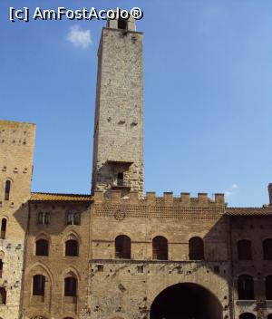 [P23] Piazza Duomo: Palazzo del Podesta şi Torre Rognosa.  » foto by Carmen Ion
 - 
<span class="allrVoted glyphicon glyphicon-heart hidden" id="av811352"></span>
<a class="m-l-10 hidden" id="sv811352" onclick="voting_Foto_DelVot(,811352,7623)" role="button">șterge vot <span class="glyphicon glyphicon-remove"></span></a>
<a id="v9811352" class=" c-red"  onclick="voting_Foto_SetVot(811352)" role="button"><span class="glyphicon glyphicon-heart-empty"></span> <b>LIKE</b> = Votează poza</a> <img class="hidden"  id="f811352W9" src="/imagini/loader.gif" border="0" /><span class="AjErrMes hidden" id="e811352ErM"></span>