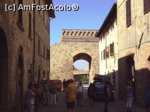 [P54] Ne îndreptăm spre Porta San Matteo.  » foto by Carmen Ion
 - 
<span class="allrVoted glyphicon glyphicon-heart hidden" id="av811383"></span>
<a class="m-l-10 hidden" id="sv811383" onclick="voting_Foto_DelVot(,811383,7623)" role="button">șterge vot <span class="glyphicon glyphicon-remove"></span></a>
<a id="v9811383" class=" c-red"  onclick="voting_Foto_SetVot(811383)" role="button"><span class="glyphicon glyphicon-heart-empty"></span> <b>LIKE</b> = Votează poza</a> <img class="hidden"  id="f811383W9" src="/imagini/loader.gif" border="0" /><span class="AjErrMes hidden" id="e811383ErM"></span>