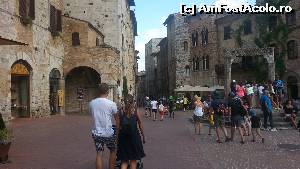 [P09] Piazza delle Cisterne - in stg. Palazzo Lupi cu Torre del Diavolo » foto by Mika
 - 
<span class="allrVoted glyphicon glyphicon-heart hidden" id="av677082"></span>
<a class="m-l-10 hidden" id="sv677082" onclick="voting_Foto_DelVot(,677082,7623)" role="button">șterge vot <span class="glyphicon glyphicon-remove"></span></a>
<a id="v9677082" class=" c-red"  onclick="voting_Foto_SetVot(677082)" role="button"><span class="glyphicon glyphicon-heart-empty"></span> <b>LIKE</b> = Votează poza</a> <img class="hidden"  id="f677082W9" src="/imagini/loader.gif" border="0" /><span class="AjErrMes hidden" id="e677082ErM"></span>