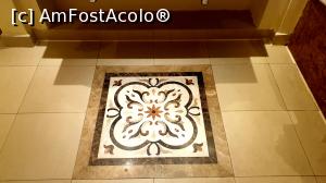 [P17] mozaic în fata chiuvetelor, în cromatica podelei și pereților » foto by k-lator
 - 
<span class="allrVoted glyphicon glyphicon-heart hidden" id="av1224016"></span>
<a class="m-l-10 hidden" id="sv1224016" onclick="voting_Foto_DelVot(,1224016,7643)" role="button">șterge vot <span class="glyphicon glyphicon-remove"></span></a>
<a id="v91224016" class=" c-red"  onclick="voting_Foto_SetVot(1224016)" role="button"><span class="glyphicon glyphicon-heart-empty"></span> <b>LIKE</b> = Votează poza</a> <img class="hidden"  id="f1224016W9" src="/imagini/loader.gif" border="0" /><span class="AjErrMes hidden" id="e1224016ErM"></span>