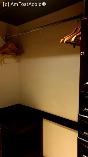 [P21] dressing - umerașe și mobilier suport pentru bagaje, pe peretele din stânga » foto by k-lator
 - 
<span class="allrVoted glyphicon glyphicon-heart hidden" id="av1224020"></span>
<a class="m-l-10 hidden" id="sv1224020" onclick="voting_Foto_DelVot(,1224020,7643)" role="button">șterge vot <span class="glyphicon glyphicon-remove"></span></a>
<a id="v91224020" class=" c-red"  onclick="voting_Foto_SetVot(1224020)" role="button"><span class="glyphicon glyphicon-heart-empty"></span> <b>LIKE</b> = Votează poza</a> <img class="hidden"  id="f1224020W9" src="/imagini/loader.gif" border="0" /><span class="AjErrMes hidden" id="e1224020ErM"></span>