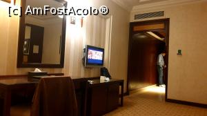 [P09] Biroul, minibarul și TV-ul cu ecran plat, conectat la satelit (cam micuț) - nu l-am folosit » foto by k-lator
 - 
<span class="allrVoted glyphicon glyphicon-heart hidden" id="av1224008"></span>
<a class="m-l-10 hidden" id="sv1224008" onclick="voting_Foto_DelVot(,1224008,7643)" role="button">șterge vot <span class="glyphicon glyphicon-remove"></span></a>
<a id="v91224008" class=" c-red"  onclick="voting_Foto_SetVot(1224008)" role="button"><span class="glyphicon glyphicon-heart-empty"></span> <b>LIKE</b> = Votează poza</a> <img class="hidden"  id="f1224008W9" src="/imagini/loader.gif" border="0" /><span class="AjErrMes hidden" id="e1224008ErM"></span>