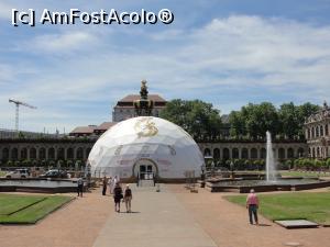 [P16] Palatul Zwinger - curtea interioară cu balonul pentru nunți » foto by RoxanaGRS
 - 
<span class="allrVoted glyphicon glyphicon-heart hidden" id="av1098900"></span>
<a class="m-l-10 hidden" id="sv1098900" onclick="voting_Foto_DelVot(,1098900,7690)" role="button">șterge vot <span class="glyphicon glyphicon-remove"></span></a>
<a id="v91098900" class=" c-red"  onclick="voting_Foto_SetVot(1098900)" role="button"><span class="glyphicon glyphicon-heart-empty"></span> <b>LIKE</b> = Votează poza</a> <img class="hidden"  id="f1098900W9" src="/imagini/loader.gif" border="0" /><span class="AjErrMes hidden" id="e1098900ErM"></span>
